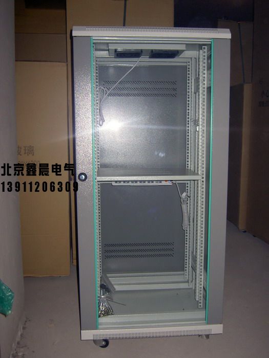 XC-1網(wǎng)絡(luò)服務(wù)器機(jī)柜。3.jpg
